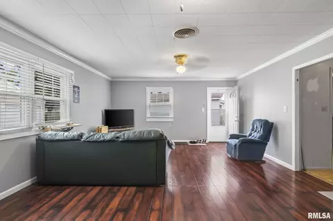 Living - 3072 Louise Ln, Springfield, IL 62702 photo 2 of 2