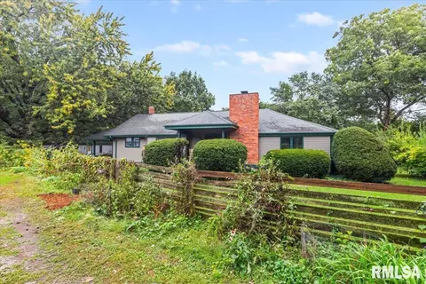 3281 Pet Cemetery Rd, Springfield, IL 62707