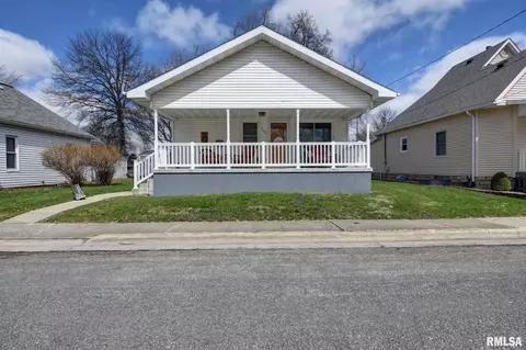 507 Esther St, Taylorville, IL 62568