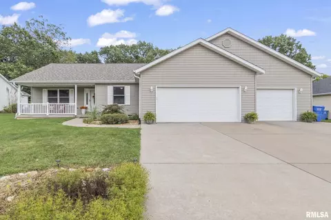 410 Barn Hollow Dr, Athens, IL 62613