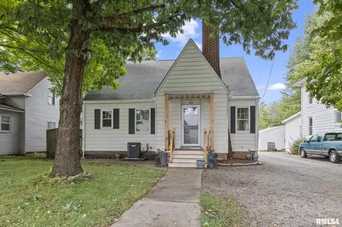 511 S Main St, Athens, IL 62613 photo 2