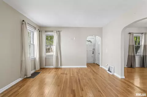 511 S Main St, Athens, IL 62613 photo 6