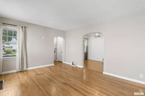511 S Main St, Athens, IL 62613 photo 5