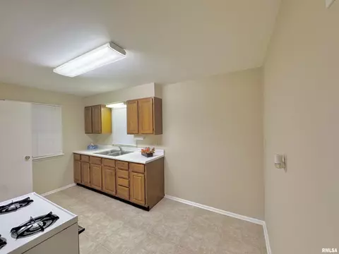 618 Wood Ave, Springfield, IL 62702 photo 8