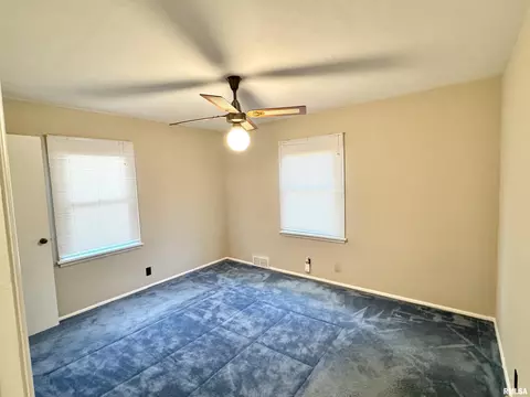 618 Wood Ave, Springfield, IL 62702 photo 5