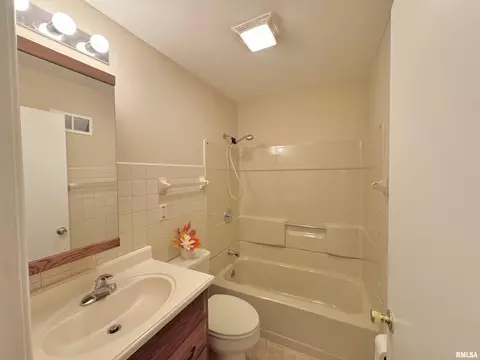 618 Wood Ave, Springfield, IL 62702 photo 7