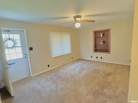 618 Wood Ave, Springfield, IL 62702 photo 3
