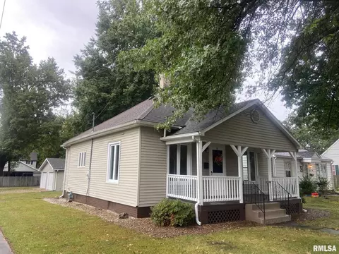 901 Elm St, Taylorville, IL 62568