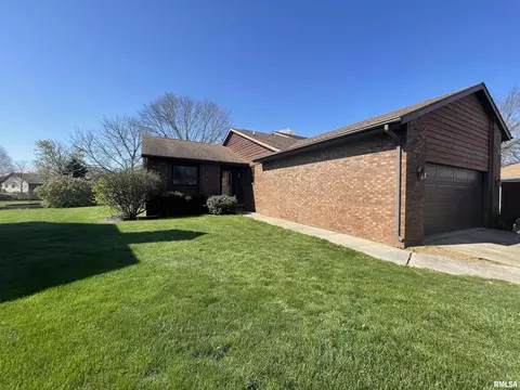 2011 Vista Lake Ct, Springfield, IL 62704