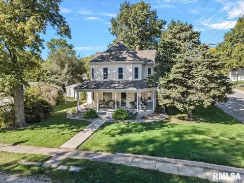 302 S 6th St, Auburn, IL 62615