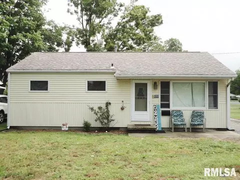 1230 N Lawrence Ave, Taylorville, IL 62568