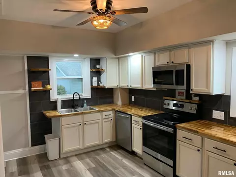 210 SE 7th Ave, Aledo, IL 61231 photo 2