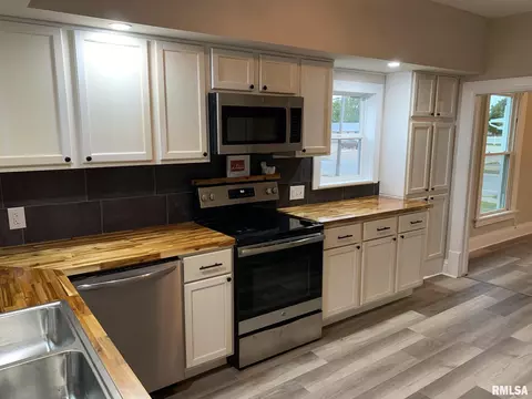 210 SE 7th Ave, Aledo, IL 61231 photo 3
