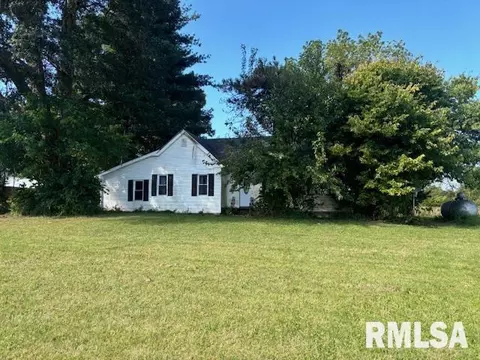 22213 Dawson St, Greenview, IL 62642