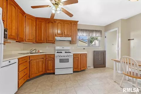 2317 Sutherland Rd, Springfield, IL 62702 photo 9