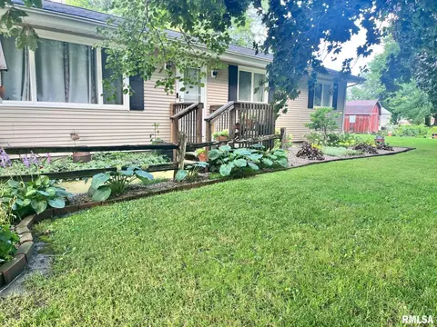 225 Walnut St, Little York, IL 61453
