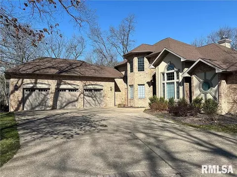 4230 S Lake Ct, Decatur, IL 62521