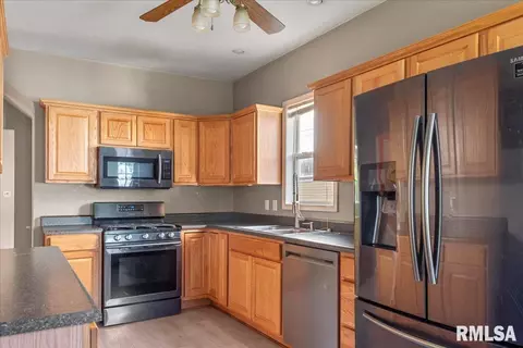 Kitchen - 1926 S 4th St, Springfield, IL 62703 photo 2 of 2