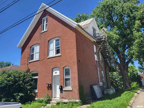412 S 7th St, Quincy, IL 62301