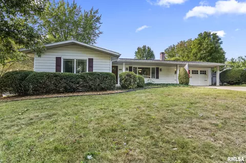 52 Birch Lake Dr, Sherman, IL 62684