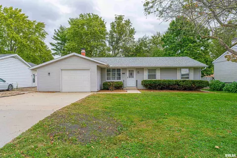 1610 Pulaski St, Lincoln, IL 62656