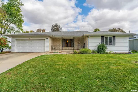 150 Half Moon, Lincoln, IL 62656