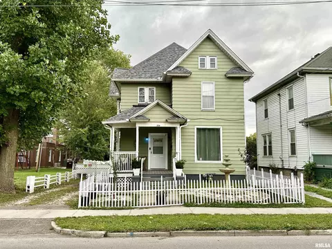 339 E College Ave, Jacksonville, IL 62650