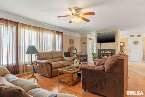1620 N Springfield St, Virden, IL 62690 photo 8