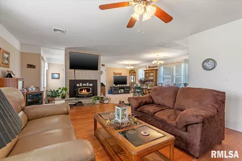 1620 N Springfield St, Virden, IL 62690 photo 7