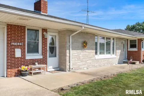 1620 N Springfield St, Virden, IL 62690 photo 2