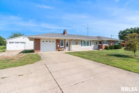 1620 N Springfield St, Virden, IL 62690