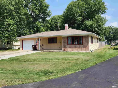 128 S Emmett St, Virden, IL 62690
