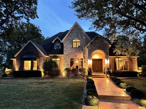 3524 Greenspointe Pkwy, Quincy, IL 62305