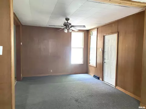 Living - 622 E Black Ave, Springfield, IL 62702 photo 1 of 4