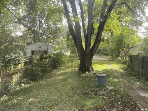 Exterior - 622 E Black Ave, Springfield, IL 62702 photo 3 of 3
