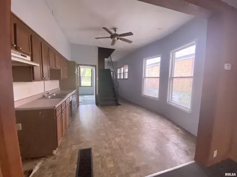 Entry Way - 622 E Black Ave, Springfield, IL 62702 photo 1 of 2