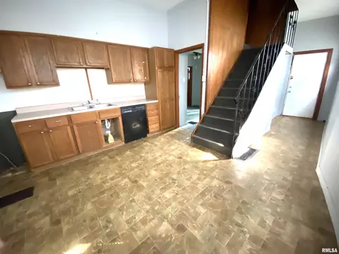 Entry Way - 622 E Black Ave, Springfield, IL 62702 photo 2 of 2