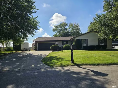 1515 Meadow Lark Dr, Galesburg, IL 61401