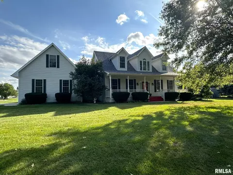 1322 S Lake Storey Rd, Galesburg, IL 61401