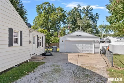 Exterior - 19 Salem Ct, Springfield, IL 62702 photo 2 of 6