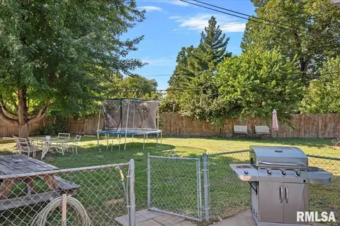 Exterior - 19 Salem Ct, Springfield, IL 62702 photo 3 of 6
