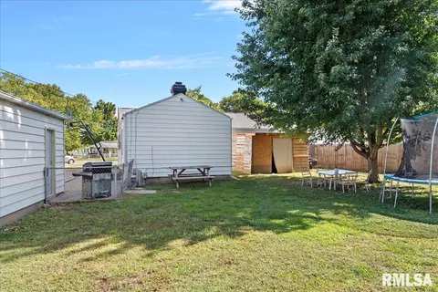 Exterior - 19 Salem Ct, Springfield, IL 62702 photo 4 of 6