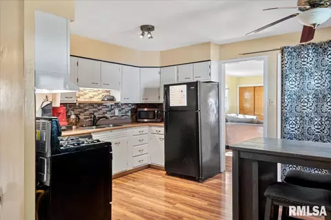 Kitchen - 19 Salem Ct, Springfield, IL 62702 photo 1 of 1