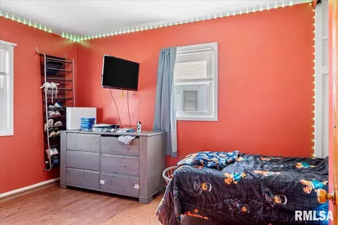 Bedroom - 19 Salem Ct, Springfield, IL 62702 photo 3 of 6