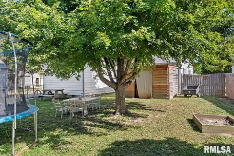 Exterior - 19 Salem Ct, Springfield, IL 62702 photo 5 of 6