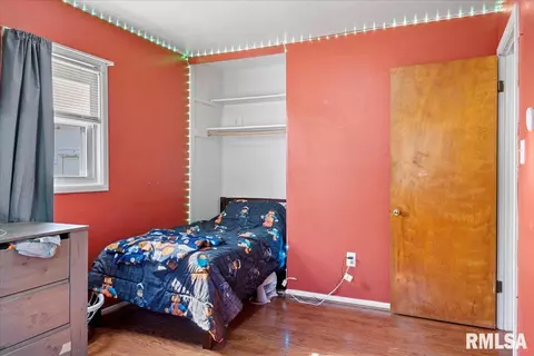 Bedroom - 19 Salem Ct, Springfield, IL 62702 photo 4 of 6