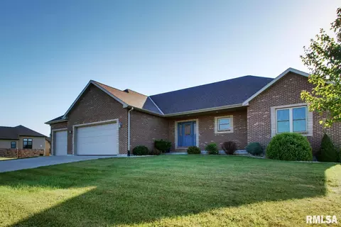 4332 Harrington Dr, Quincy, IL 62305
