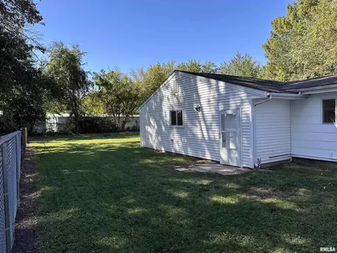 1747 N Milton Ave, Grandview, IL 62702 photo 8
