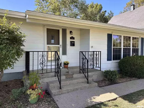 1747 N Milton Ave, Grandview, IL 62702 photo 2