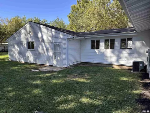 1747 N Milton Ave, Grandview, IL 62702 photo 7